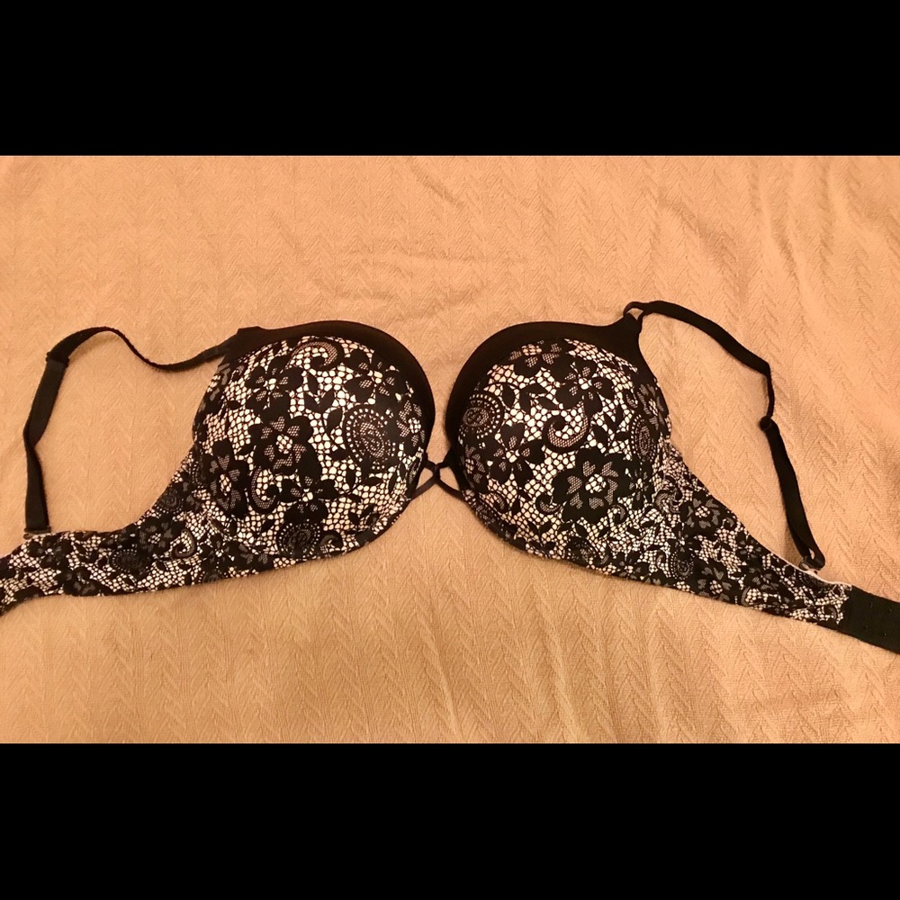 Victoria’s Secret bombshell bra